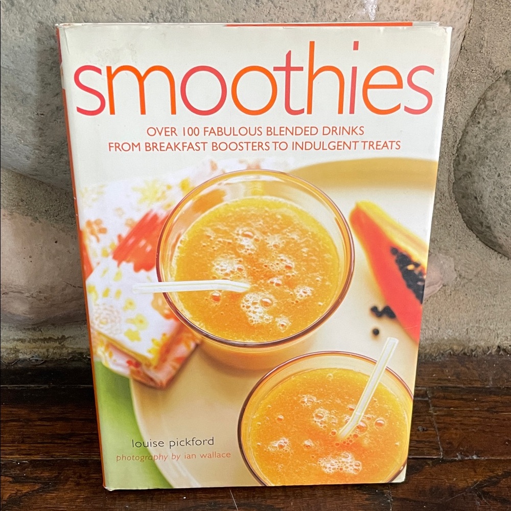 Smoothies by Louise Pickford